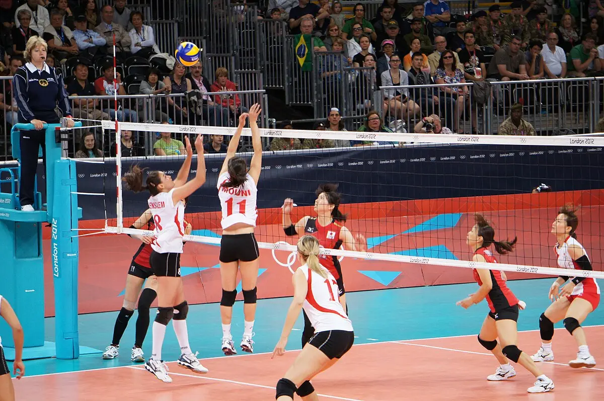 algeria-and-japan-womens-national-volleyball-team-at-the-2012-summer-olympics-7913959028