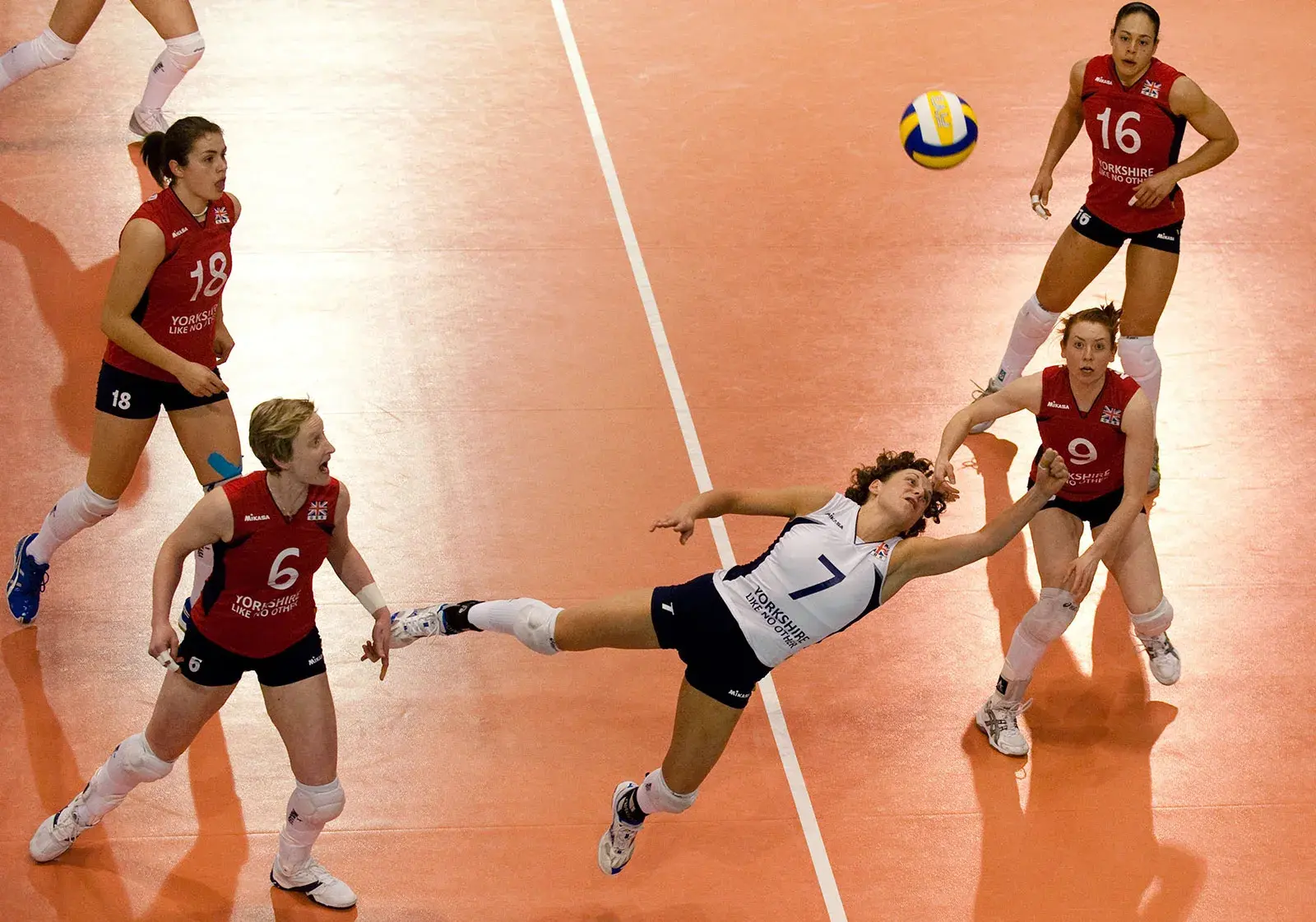 libero-bong-chuyen-vai-tro-va-nhiem-vu-dac-biet-1